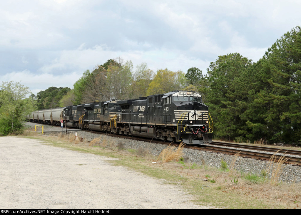 NS 4431 leads train 350-07 eastbound